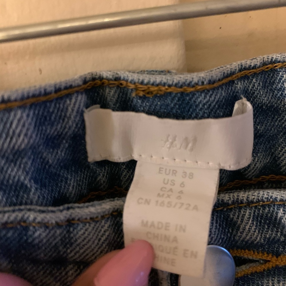 H&M Women's Light Blue Denim Jeans with Contrast Stitching